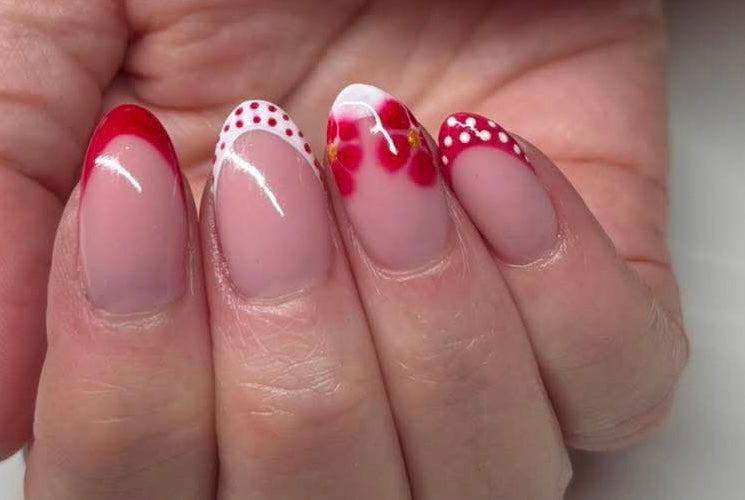 Red_nails.jpg