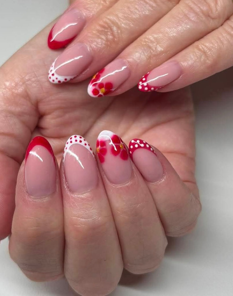 Red_nails_1.jpg