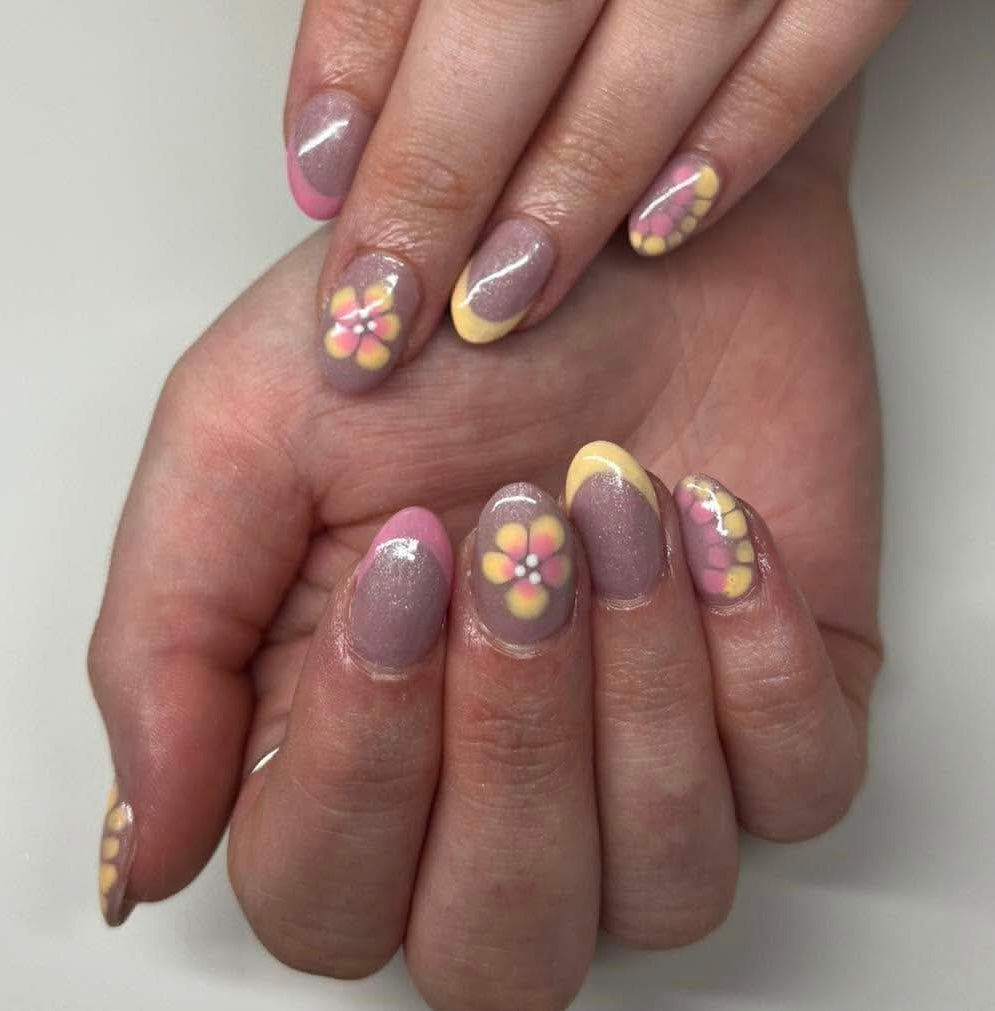 Yellow_nails.jpg